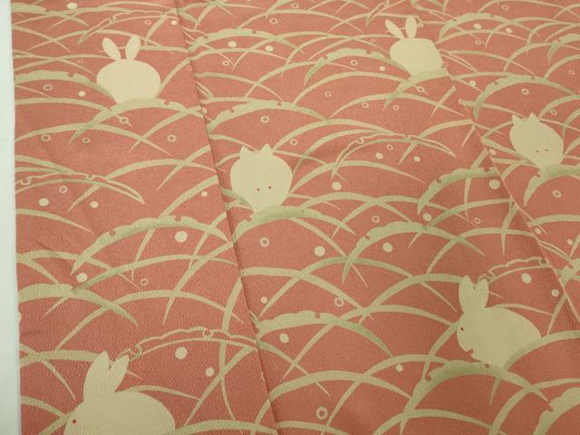 平和屋着物●極上　青山みとも　付下げ小紋　雪芝　兎　うさぎ　退紅色地　鬼しぼ縮緬　逸品　DZAB4388kh6 - Image 6