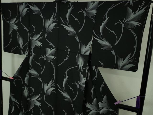平和屋着物●極上　小紋　枝花文　黒地　逸品　未使用　DZAB4402kh6 - Image 3