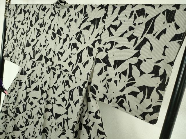 平和屋着物●極上　小紋　千尋庵　草花シルエット　黒地　銀糸　伊と幸　反端付き　逸品　未使用　DZAB4437kh6 - Image 4